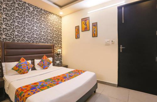 Sahibabad Hotel | Discover FabHotel The Diamond: Family-Friendly Comfort