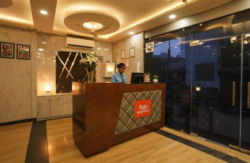 Sahibabad Hotel | Discover FabHotel The Diamond: Family-Friendly Comfort