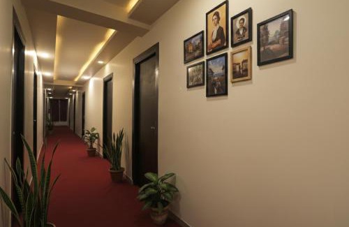 Sahibabad Hotel | Discover FabHotel The Diamond: Family-Friendly Comfort