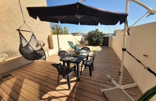 Martigues House | Beautiful Gem by the Water with Oceanfront Views