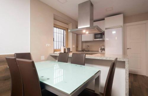 Genil Apartment | Inviting Stay at Fabuloso Piso near Paseo de la Bomba