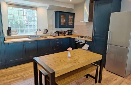 Dunfermline House | Modern 2BD Maisonette in Dunfermline with Kitchen Access