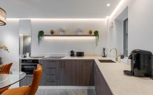 Knightsbridge Apartment | Top-Rated Contemporary Flat Steps from Harrods