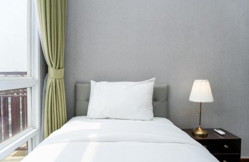 Old Jakarta Apartment | Stylish 2BR Lucky Tower Apartment with Pool Access