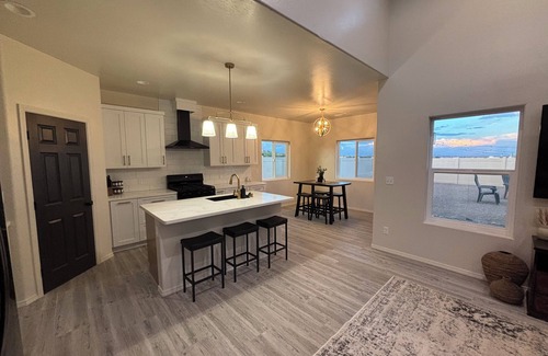 Farmington House | Fabulous 3-bedroom townhome with AC in Farmington