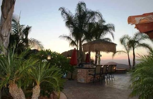 Escondido House | Scenic 360 Views & Pickleball: Perfect Micro Wedding Escape