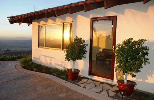 Escondido House | Scenic 360 Views & Pickleball: Perfect Micro Wedding Escape