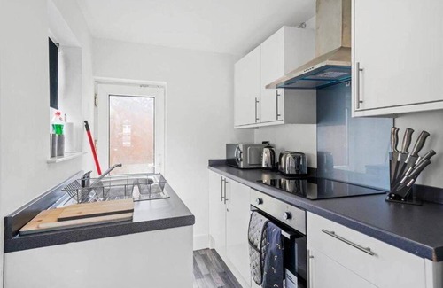 Mansfield Apartment | Stylish House in Nottingham with Family-Friendly Amenities