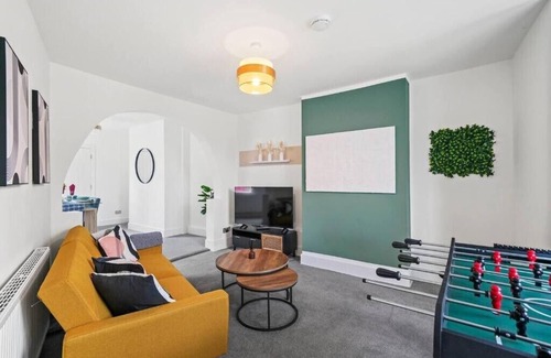 Mansfield Apartment | Stylish House in Nottingham with Family-Friendly Amenities