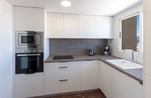 Grao de Gandia Apartment | Beachside Gem: Guest Rated 10/10 with Ocean Views!