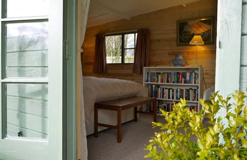 Brading Cabin | Serene Bed and Breakfast Lodge with Stunning Marsh Views