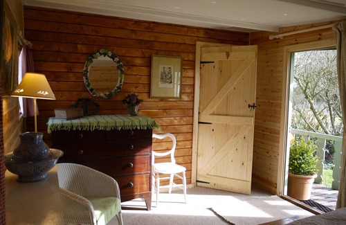 Brading Cabin | Serene Bed and Breakfast Lodge with Stunning Marsh Views