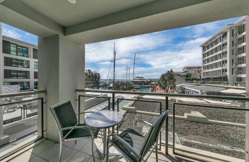 Auckland Central Business District Apartment | Inviting Corner Apartment with Stunning Harbour Views