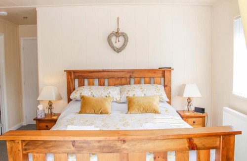 Billingsley Ski Chalet | Relaxing Lodge with Hot Tub - Rated 9.7/10 by Guests