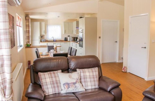 Billingsley Ski Chalet | Relaxing Lodge with Hot Tub - Rated 9.7/10 by Guests