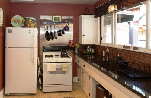 Oak Park House | Experience Downtown Living with Ocean Views and Spa Amenities