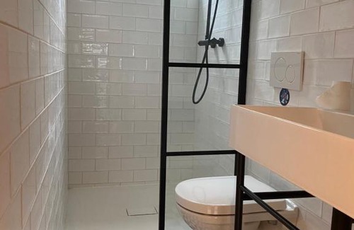 Bentveld Bed & Breakfast | Exceptional F1 B&B: Pet-Friendly with Breakfast Included