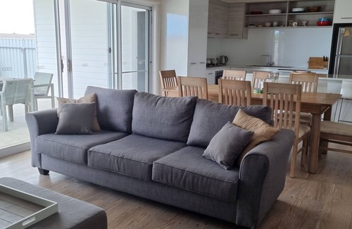 Waterhouse House | Ideal Home with Ocean View near Long Beach - 10/10 Rated