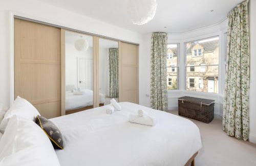 Bath House | Beautiful House: 10 Minutes from Iconic Roman Baths