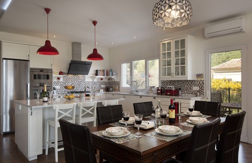 Pinos de Alhaurin Villa | Impressive Villa with Ocean Views, Heated Pool & Spa