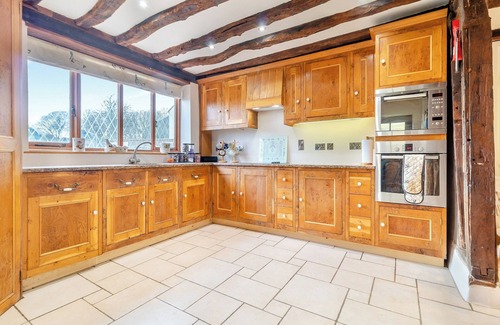 Ipswich Cottage | Unforgettable Property with Unique Beams and Spa Amenities