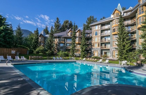 Whistler Cay Heights Apartment | Scenic Mountain View Studio with Pool & Hot Tub at Cascade Lodge