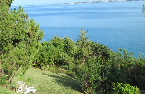 Sandys Apartment | Stunning Ocean View Retreat with Private Pool & Ideal Location