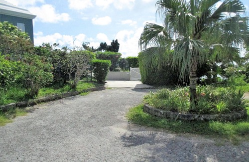 Sandys Apartment | Stunning Ocean View Retreat with Private Pool & Ideal Location