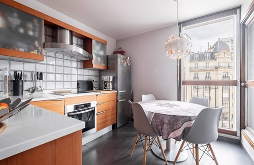 Quartier de Javel Apartment | Delightful Faure Getaway with Spa and Family-Friendly Perks