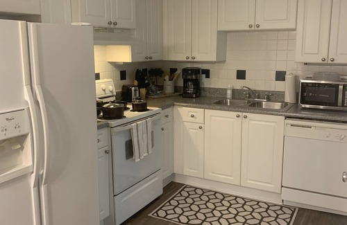 Alpharetta Apartment | Exceptional One-Bedroom Apartment with Pool in Alpharetta