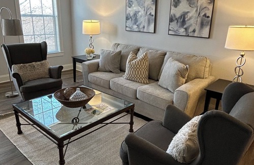 Alpharetta Apartment | Exceptional One-Bedroom Apartment with Pool in Alpharetta