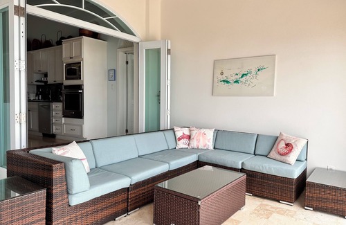 Red Hook Villa | Experience Fabulous Panoramic Views with Top Amenities!