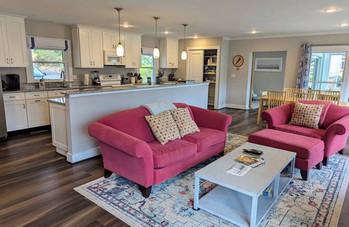 Lake of the Woods House | Relaxing Lake Front Home with Private Hot Tub & Pool
