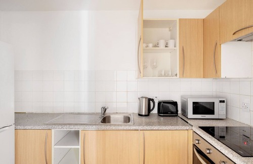 Riverside Apartment | Elegant Tower Bridge 2BR with Balcony Near Tube Station