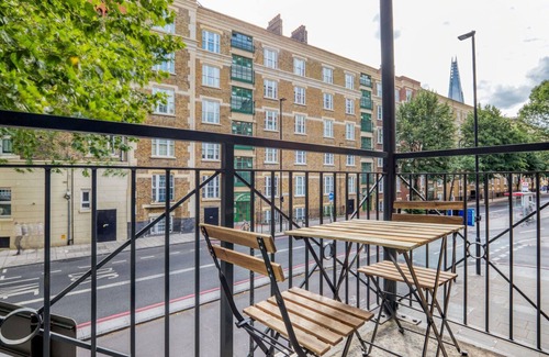 Riverside Apartment | Elegant Tower Bridge 2BR with Balcony Near Tube Station