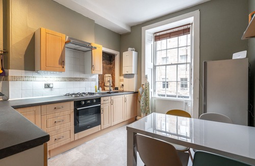 Newington Apartment | Exceptional Two-Bedroom Apartment in City Center, Sleeps 4