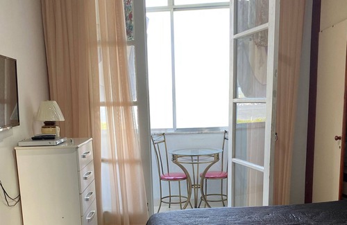Gloria Apartment | Oceanfront View Apartment with Spa & Child-Friendly Amenities