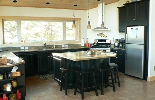 Twin Lakes House | Family-Friendly Retreat with Lake Views and Breakfast Included