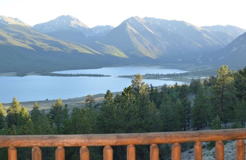 Twin Lakes House | Family-Friendly Retreat with Lake Views and Breakfast Included