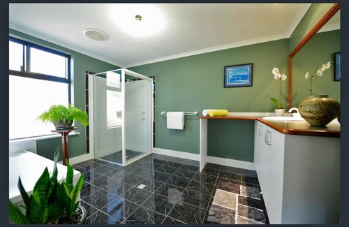 West Beach House | Inviting West Beach Esperance Home with Ocean Views