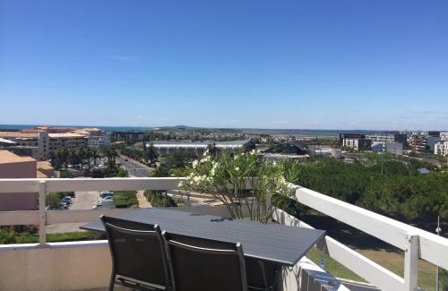 Sete Apartment | Oceanfront Escape at Face à la Mer with Pool Access
