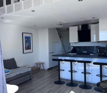 Sete Apartment | Oceanfront Escape at Face à la Mer with Pool Access