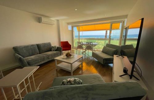 La Cote Radieuse Apartment | Oceanfront Retreat at Face à la Mer in Canet Plage