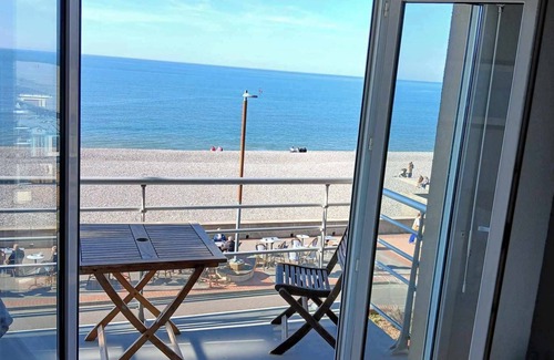Le Treport Apartment | Cozy Oceanfront Getaway with Balcony and Parking