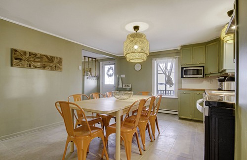 Deschambault-Grondines House | Discover Face au Fleuve: Ocean Views & Family-Friendly Stay