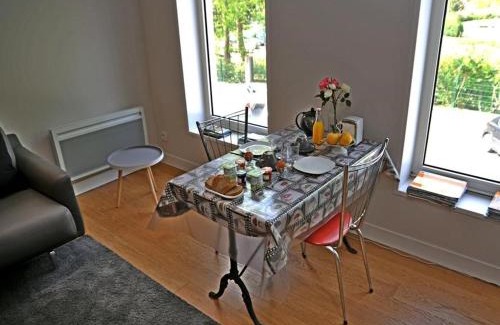 Cognac Apartment | Elegant Face Au Jardin: 4-Star Retreat with Breakfast Included