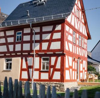 Rettert House | Guest Rated 10/10 at Fachwerkhaus - Family-Friendly Retreat