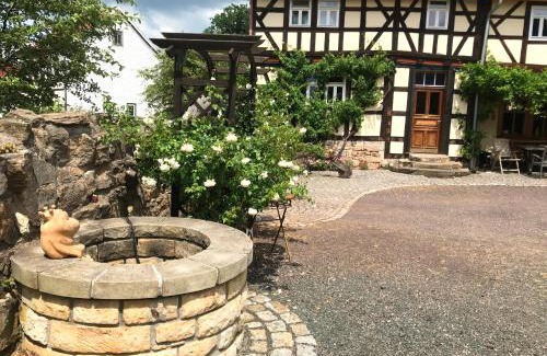 Laucha House | Fachwerkhaus mit rustikalem Weinkeller und Garten, ganze Unterkunft, gute Lage