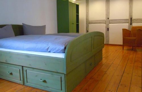 Quedlinburg Apartment | Fachwerkhotel: Family-Friendly Retreat with Delicious Breakfast