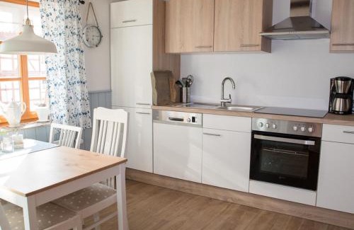 Heinebach Apartment | Oceanfront Retreat: Fachwerktraum im Hof, Rated 9.6/10